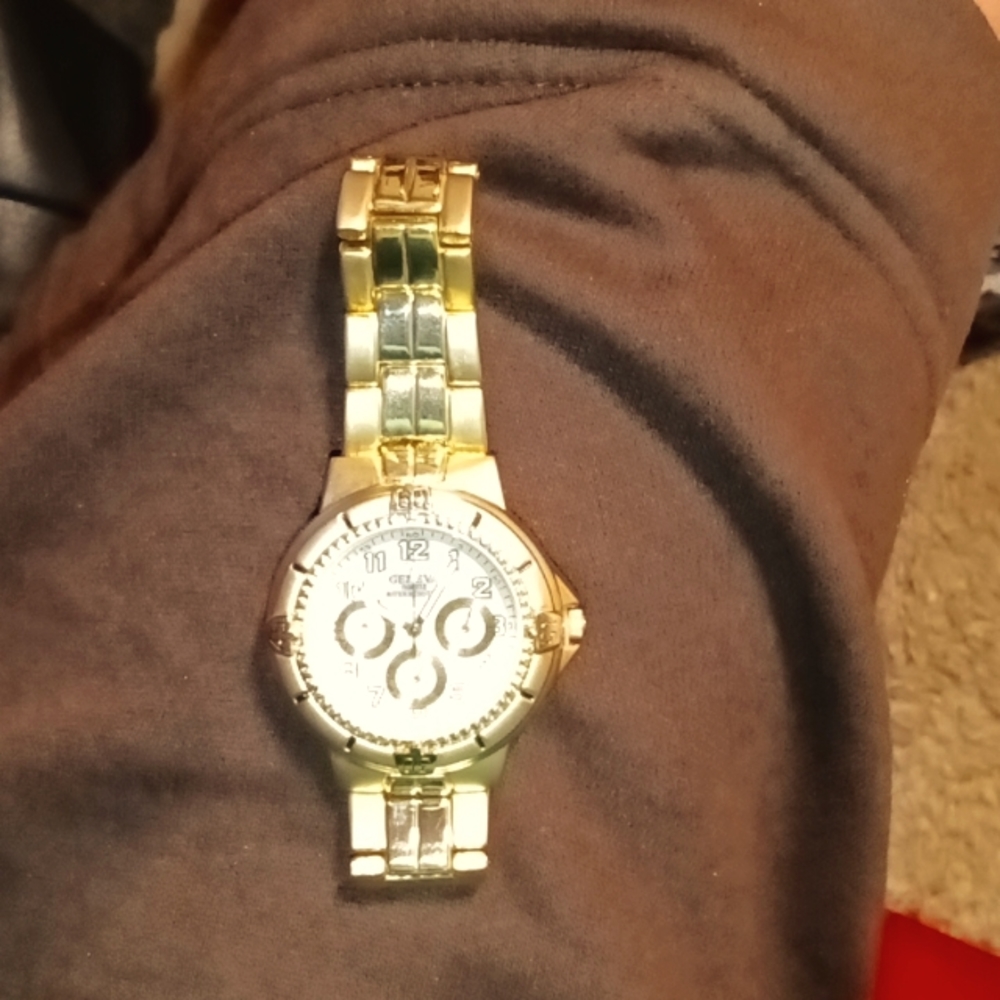 Geneva quartz water resistant wrist watch